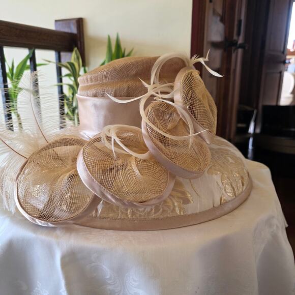 NWT Champagne Italy gold‎ and creme hat with matching purse main image 10